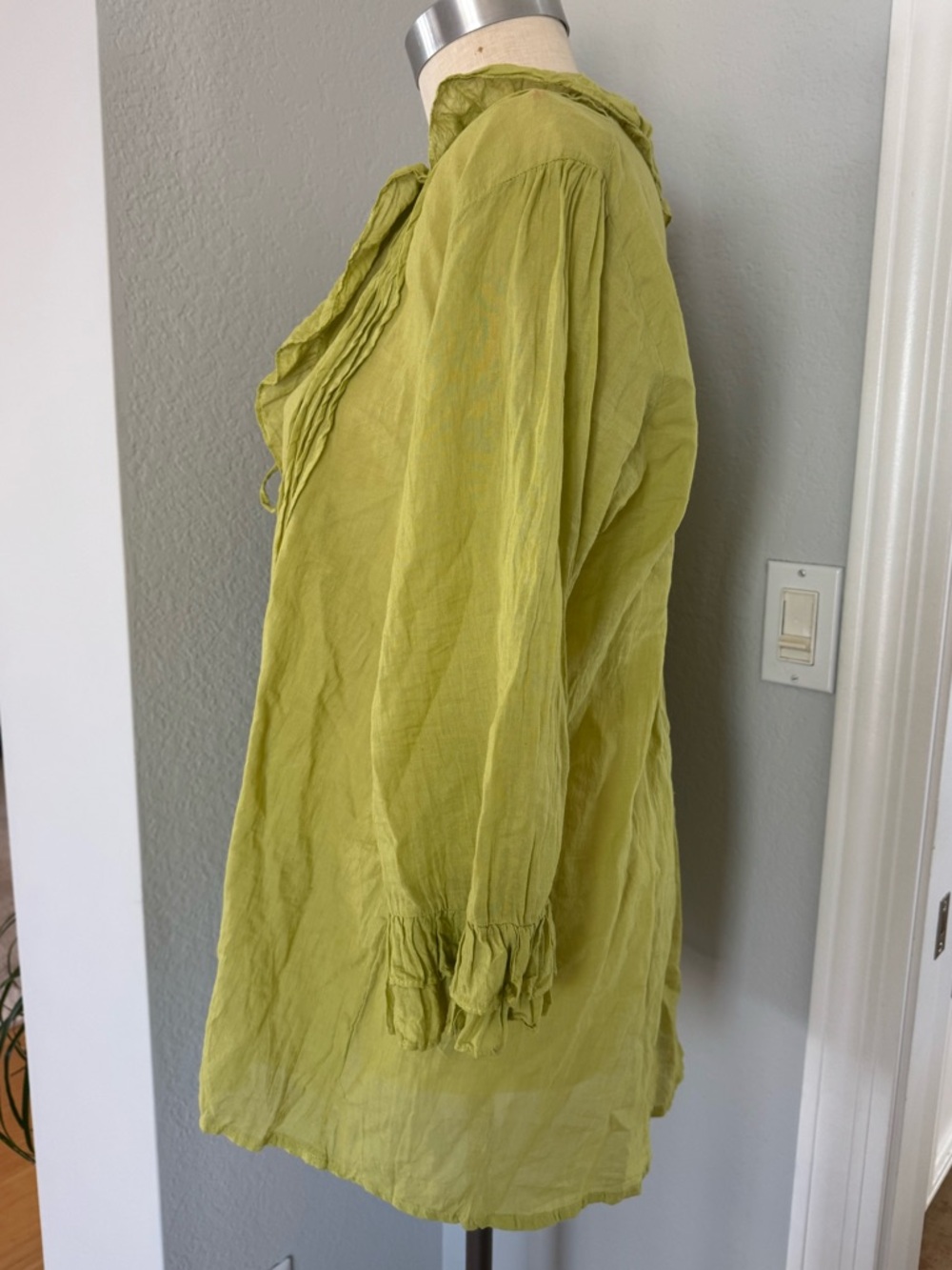 100% Cotton Ruffle Collar Lightweight Shrug - Picture 4 of 8